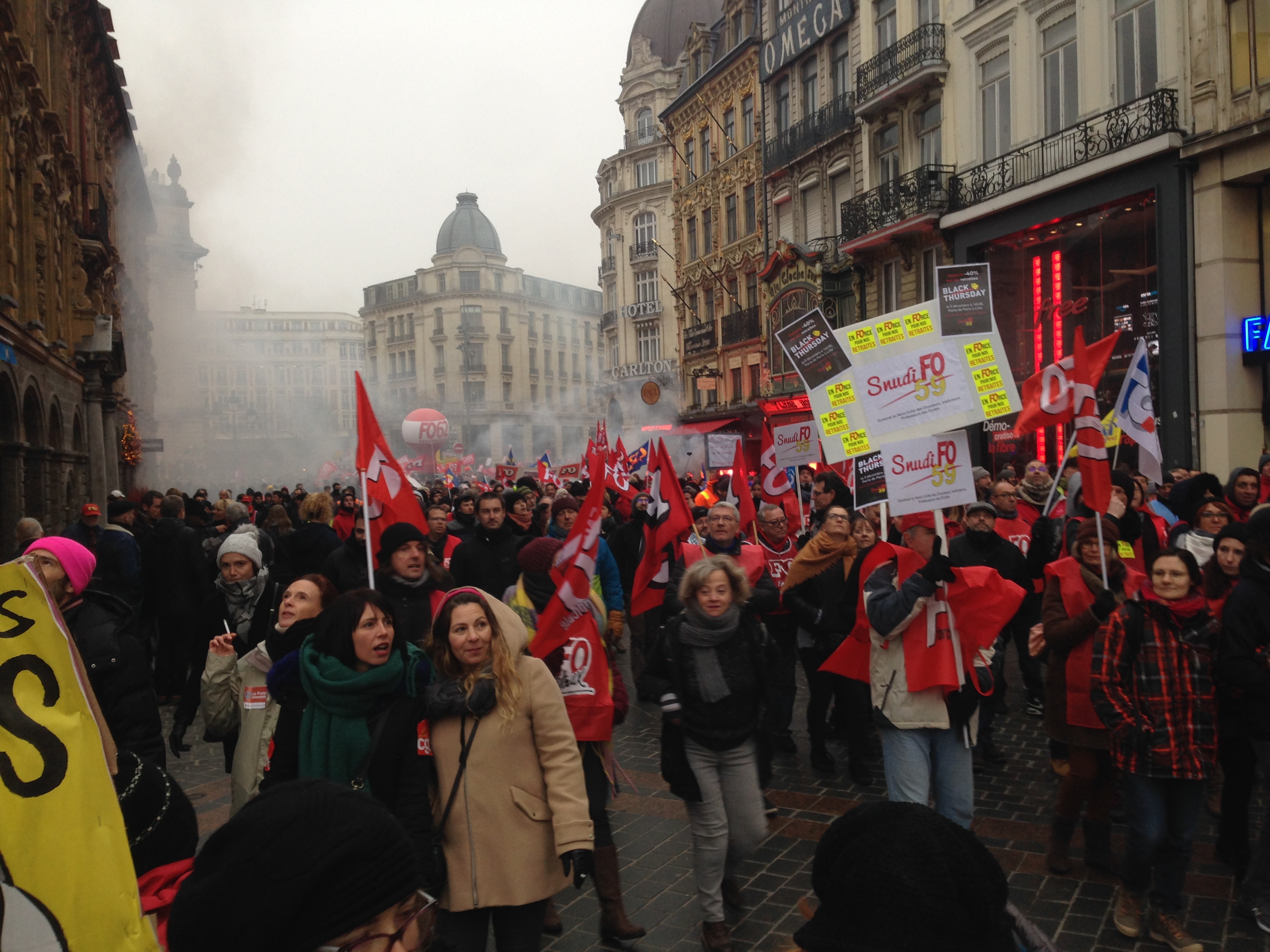 5_12_2019_contre_reeforme_macron_delevoye_retraites_20_000_manifestants_Lille.jpg